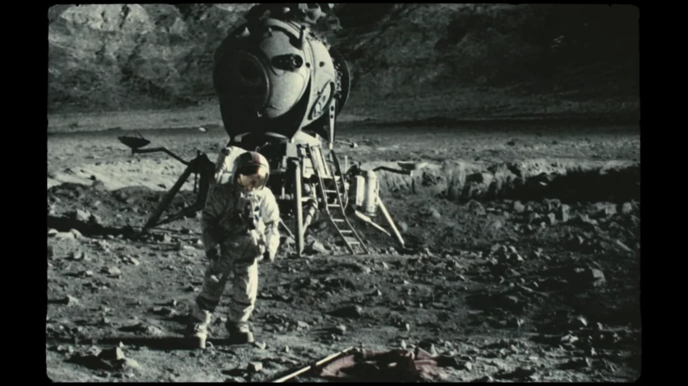 Backdrop phim Bí Mật Apollo 18