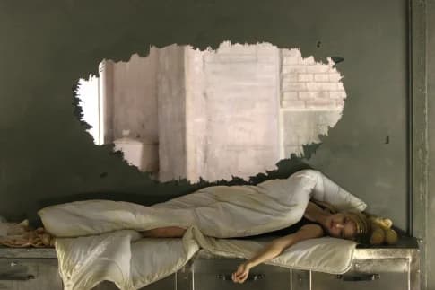 Backdrop phim Captivity