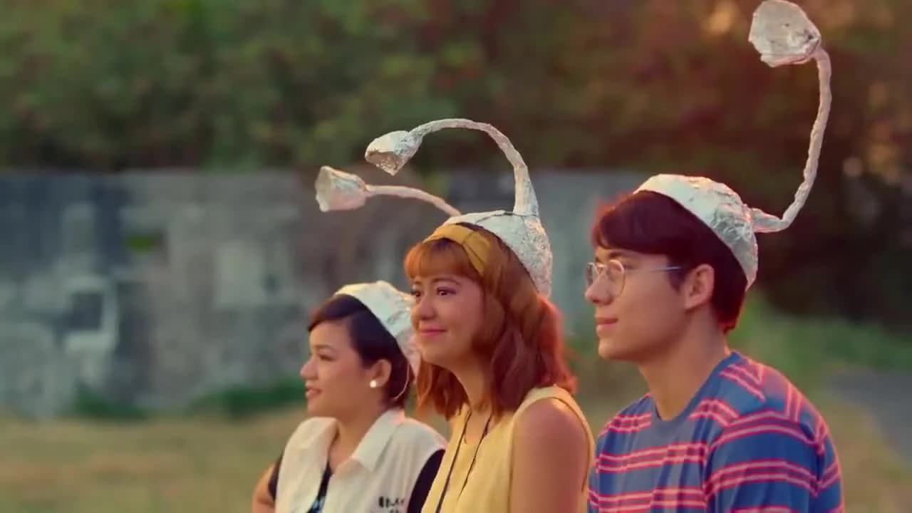 Backdrop phim Cô gái dị ứng Wi-Fi