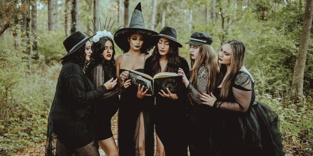 Backdrop phim Coven