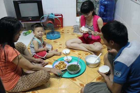 Backdrop phim Gia đình tạm bợ