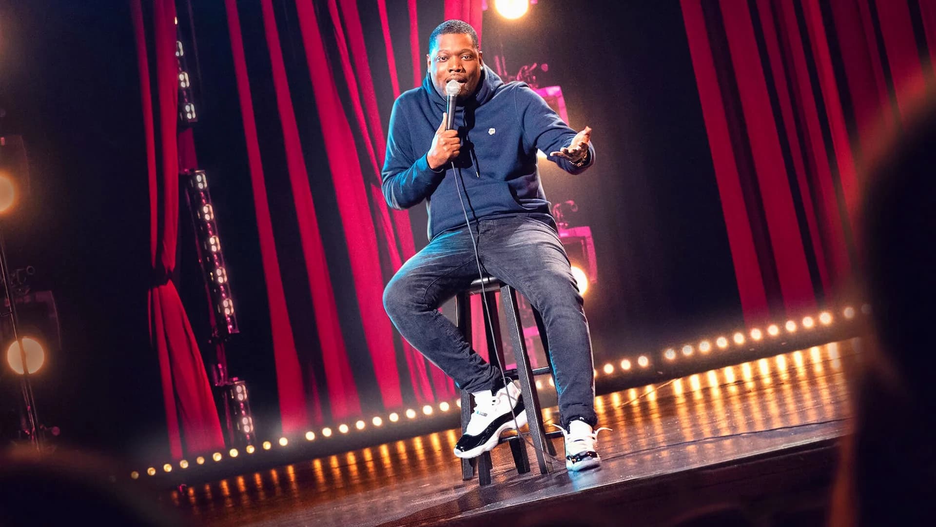 Backdrop phim Michael Che: Shame the Devil