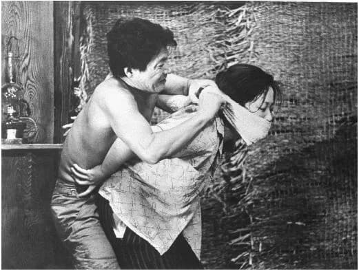 Backdrop phim Người Đàn Bà Trong Cồn Cát