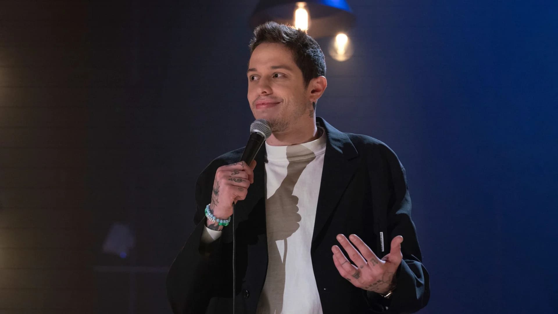 Backdrop phim Pete Davidson: Alive from New York