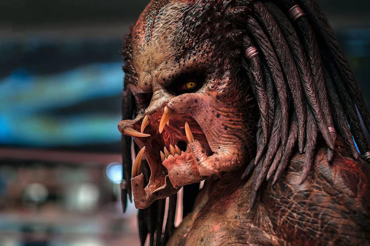 Backdrop phim Predator