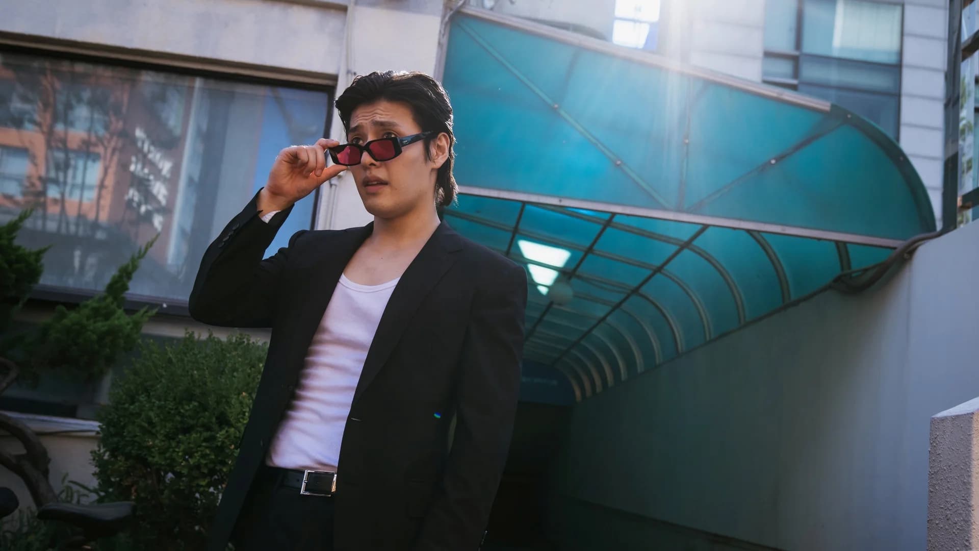 Backdrop phim Yadang: Ba Mặt Lật Kèo