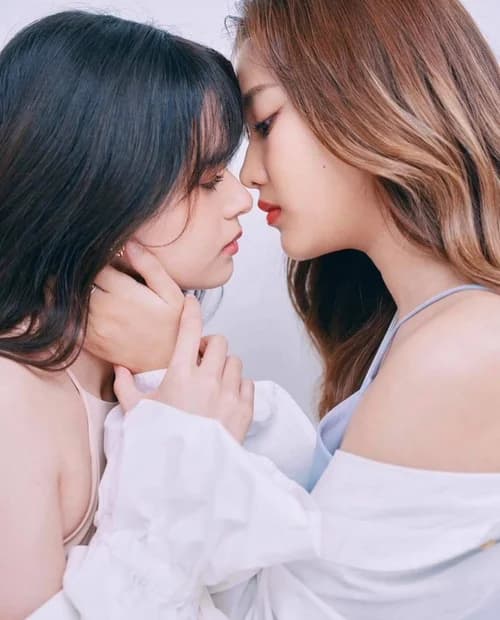 Poster phim Học Thuyết Màu Hồng (2022)