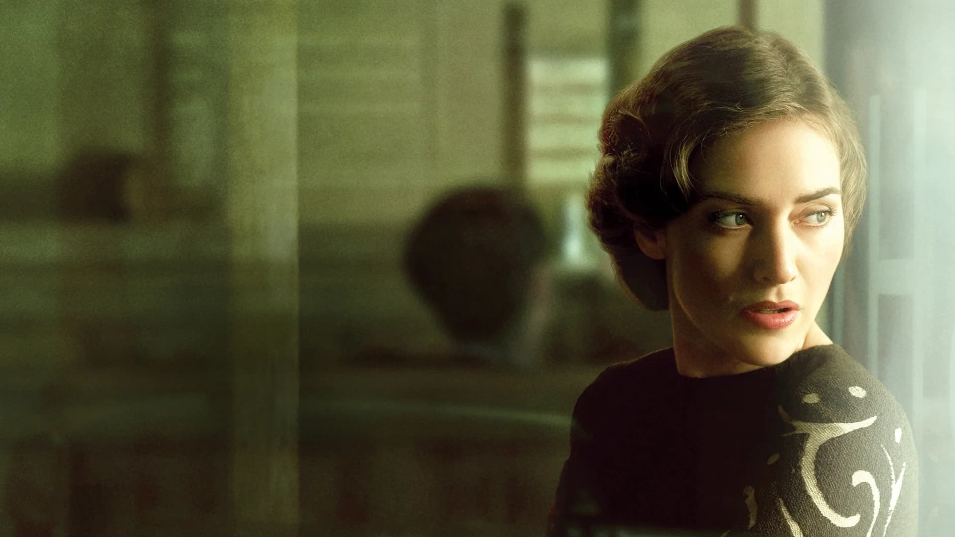 Backdrop phim Mildred Pierce