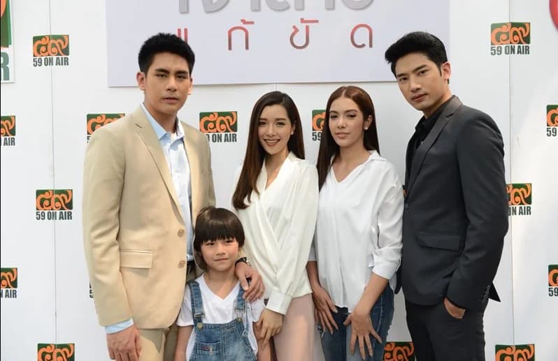 Backdrop phim Nàng Dâu Thế Thân